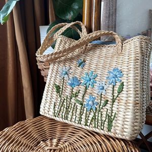Darling vintage straw purse